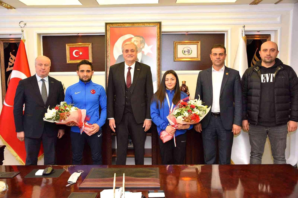 Son dakika yerel: Kazandığı altın madalyayı tüm Türk kadınlarına armağan etti