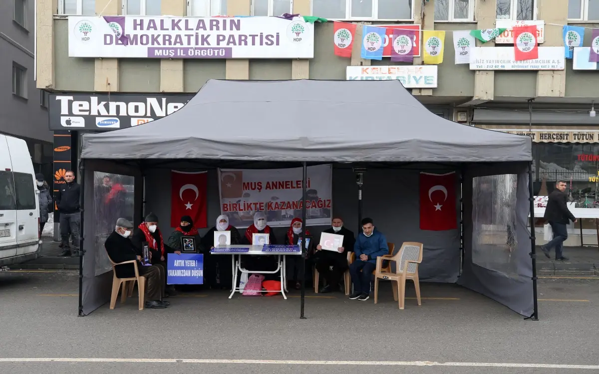 Son dakika haberleri! Muş\'ta evlat nöbeti tutan aile sayısı 28\'e yükseldi