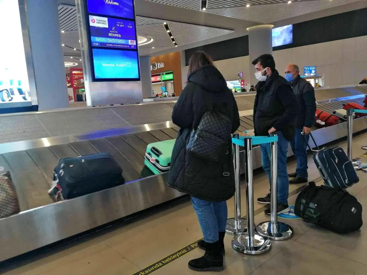 Ukrayna'da mahsur kalan Türkler Romanya üzerinden İstanbul'a getirildi