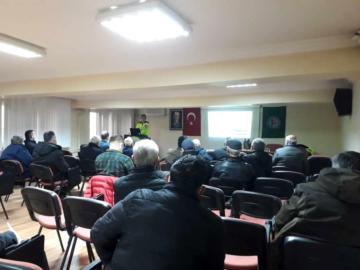 Ziraat Odası üyelerine güvenli traktör kullanımı anlatıldı
