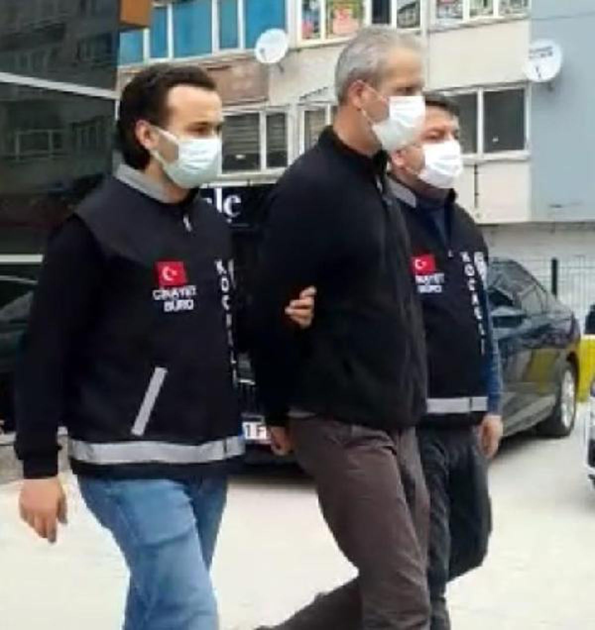 Son dakika... Arkadaşını öldürüp, kardeşini arayarak \' Ağabeyini vurdum\' diyen şüpheli, tutuklandı