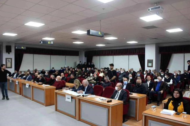 Bandırma'da 4 meclis üyesinin üyelikleri düşürüldü