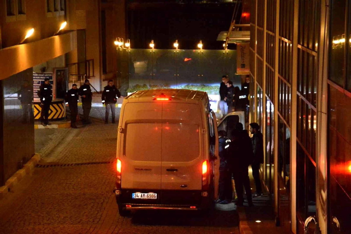 Beşiktaş Ortaköy\'de otelin 7\'inci katından düşen kadın ağır yaralandı