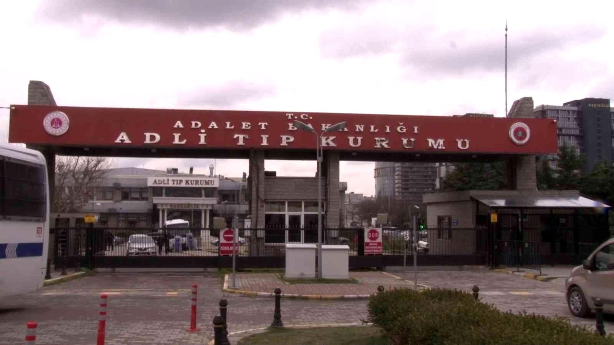 Son dakika haberleri! Beşiktaş\'ta ölen kadının cenazesi Adli Tıp Kurumu\'nda