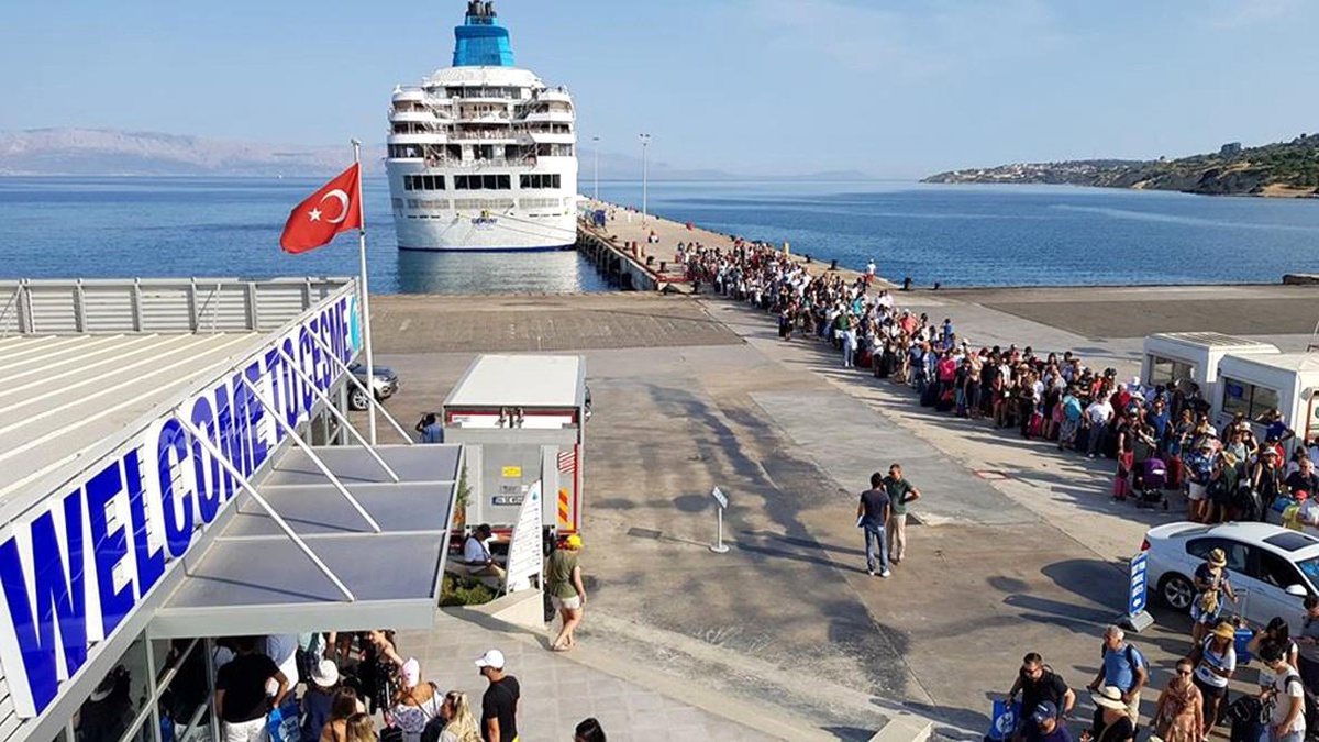 Çeşme\'ye kruvaziyer seferleri 6 Nisan\'da başlıyor