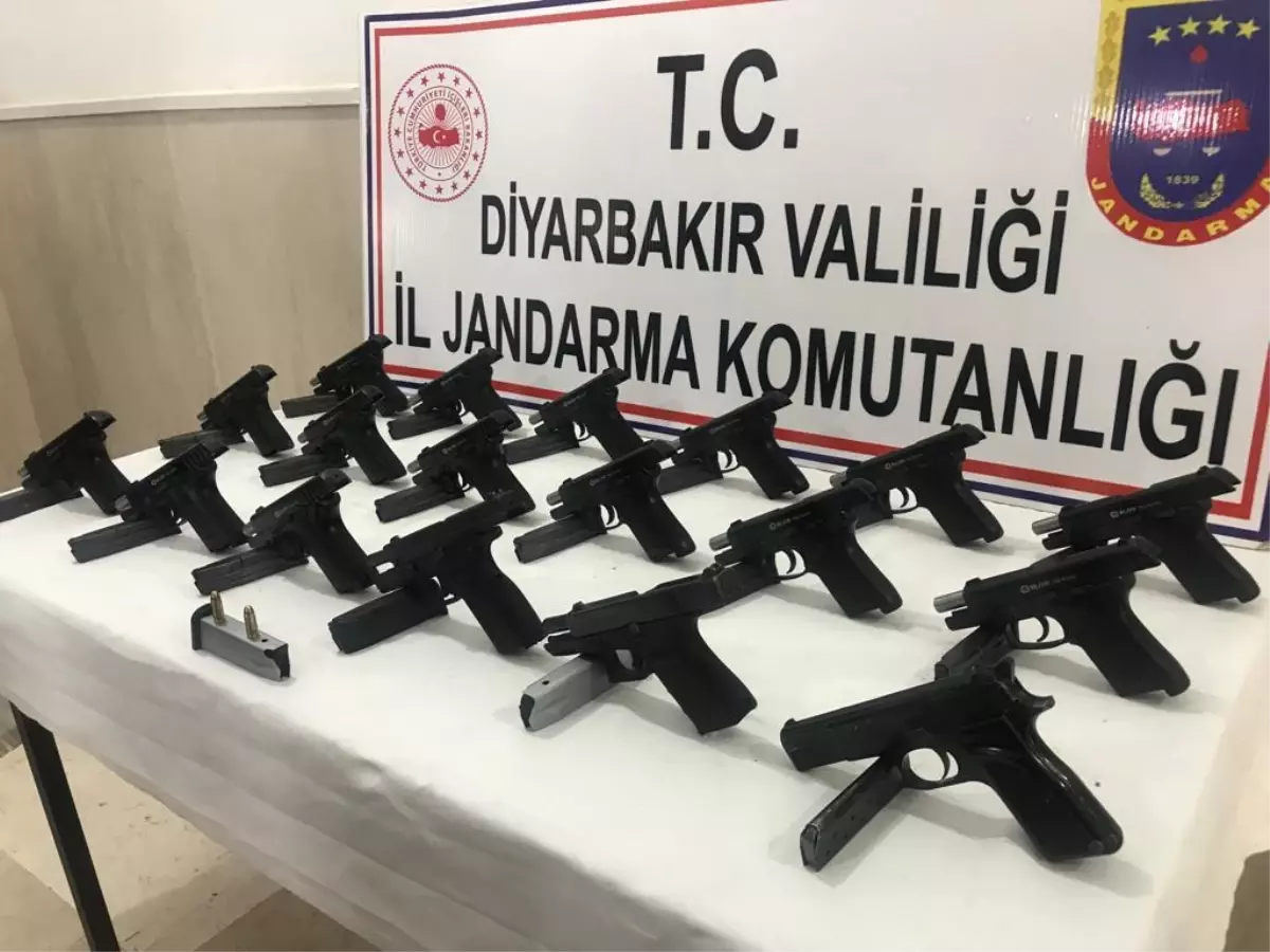 DİYARBAKIR\'DAKİ \'SİLAH KAÇAKÇILIĞI\' OPERASYONUNDA 4 TUTUKLAMA