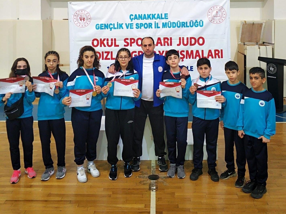 Gemlikli sporcular Çanakkale\'den madalya ile döndü