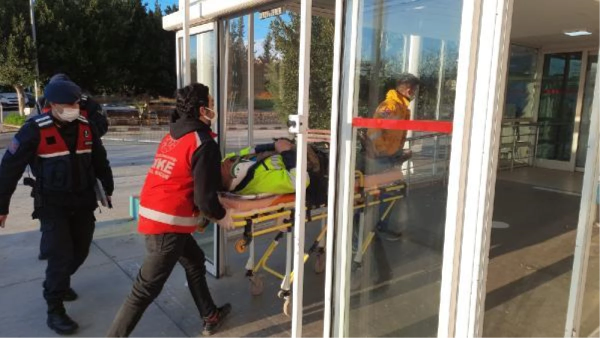 Mersin\'de servis otobüsünün devrilmesi sonucu 13 işçi yaralandı