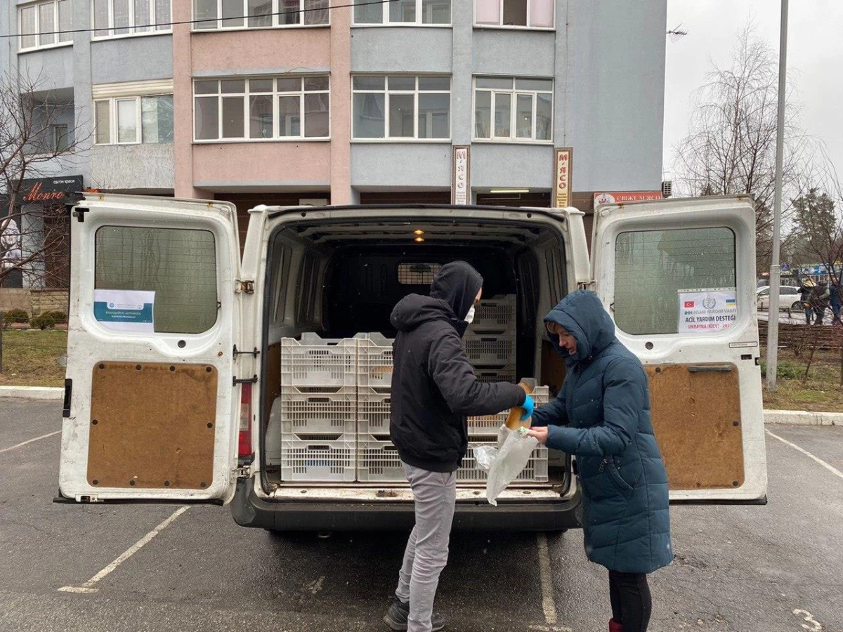 İHH\'nın Ukrayna\'daki sivillere yönelik acil yardımları sürüyor