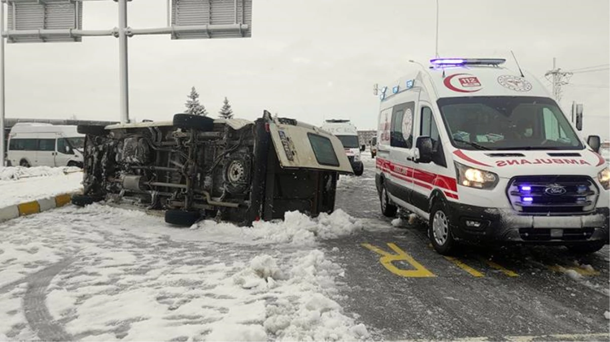 Konya\'da feci kaza! İşçi servisleri çarpıştı, ortalık birbirine girdi: 14 yaralı