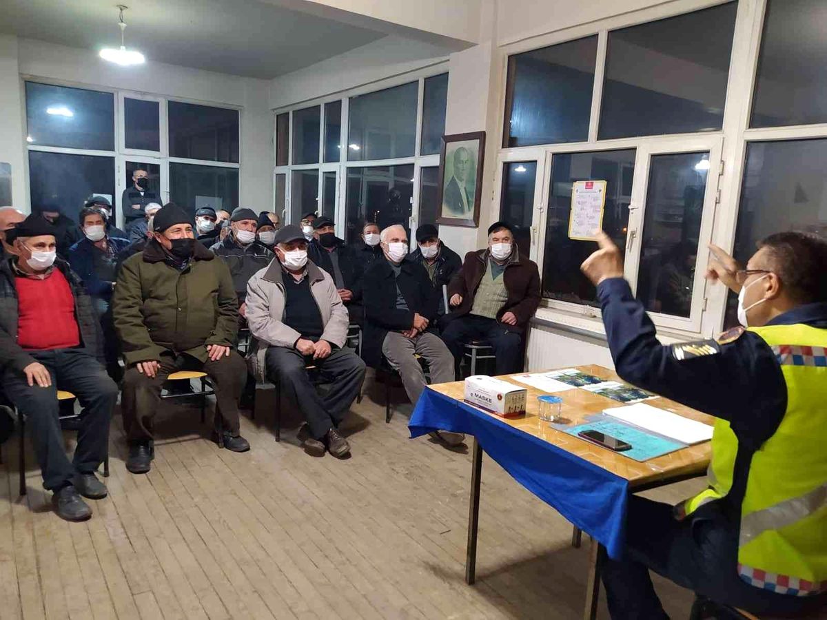 Son dakika haberleri! Jandarma trafik timlerinden traktör sürücülerine seminer