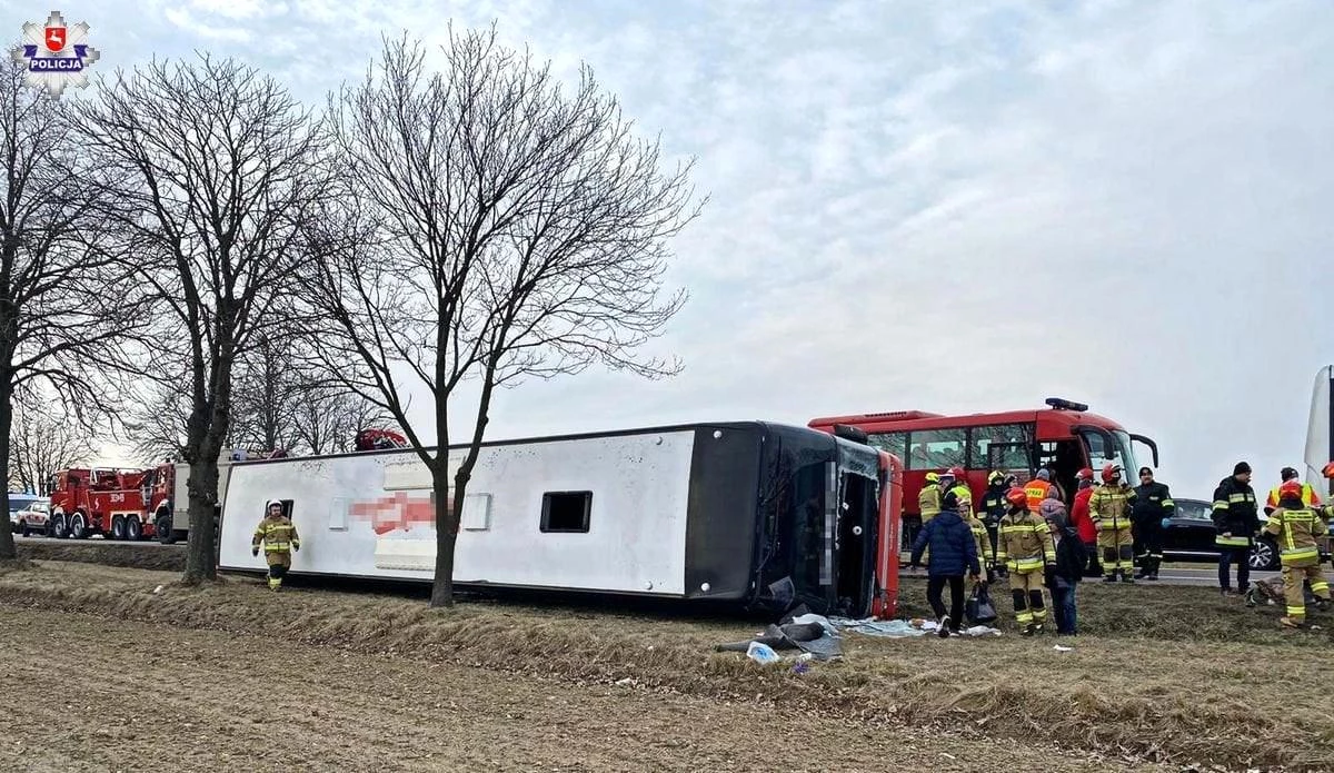 Son dakika haberi! Polonya\'da Ukraynalı mültecileri taşıyan otobüs kaza yaptı: 6 yaralı