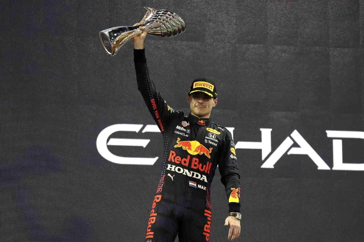 Red Bull Racing, şampiyon pilotu Max Verstappen ile sözleşme uzattı