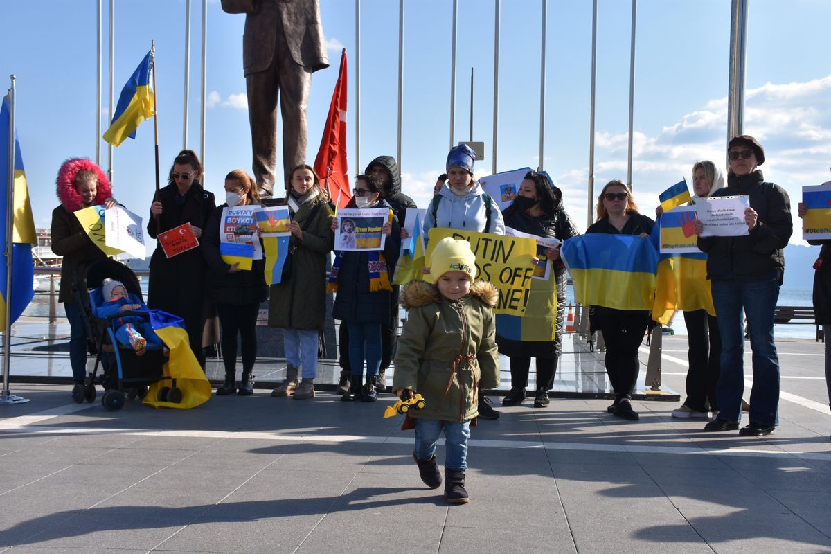 Rusya\'nın Ukrayna\'ya saldırısı Muğla\'da protesto edildi