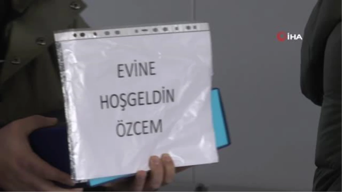 Savaşın ortasından kalan turizmciler Bodrum\'a ulaştı... İlk işleri baklava yemek oldu