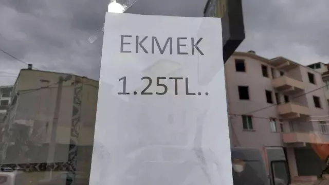 Sokağındaki zincir marketleri dize getirdi: Ekmek 1 TL'ye düştü