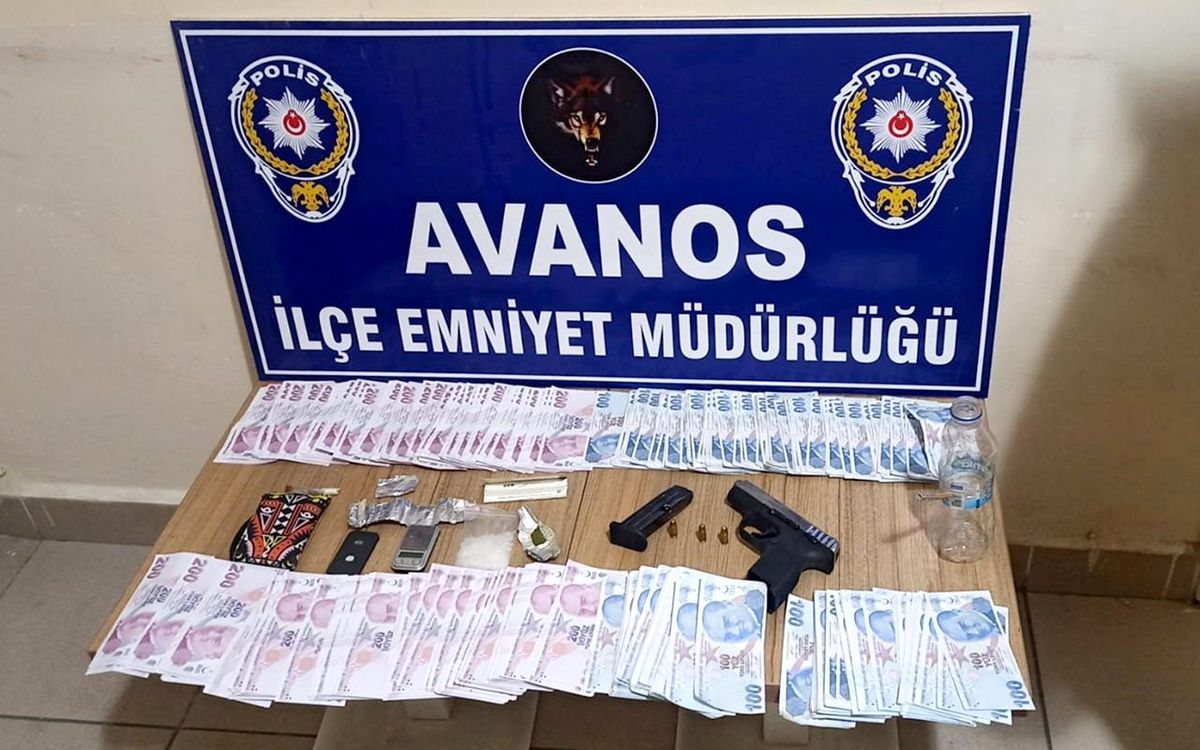 Şüpheli araçtan sahte para çıktı