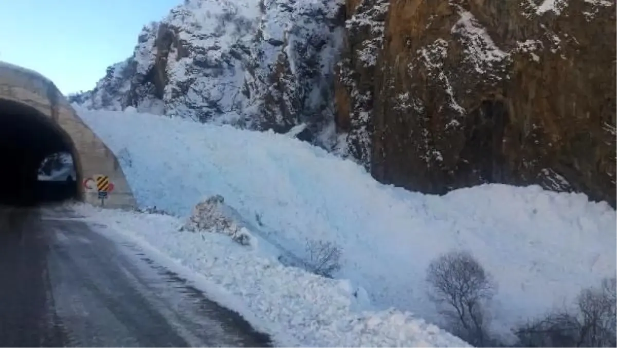 Tunceli\'de çığ tehlikesi nedeni ile yol ulaşıma kapatıldı