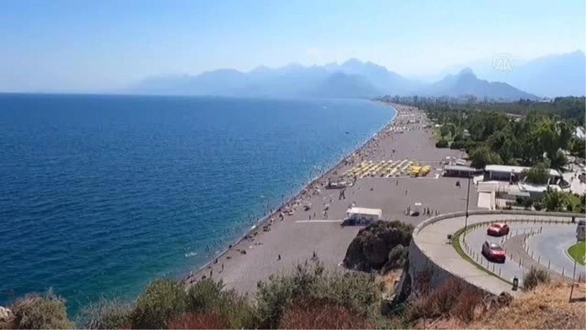 Turizm kenti Antalya\'da Rusya-Ukrayna savaşı yakından takip ediliyor