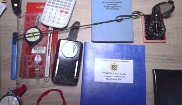 Ukrayna teslim olan Rus askerlerin çantalarının içindeki eşyaları paylaştı