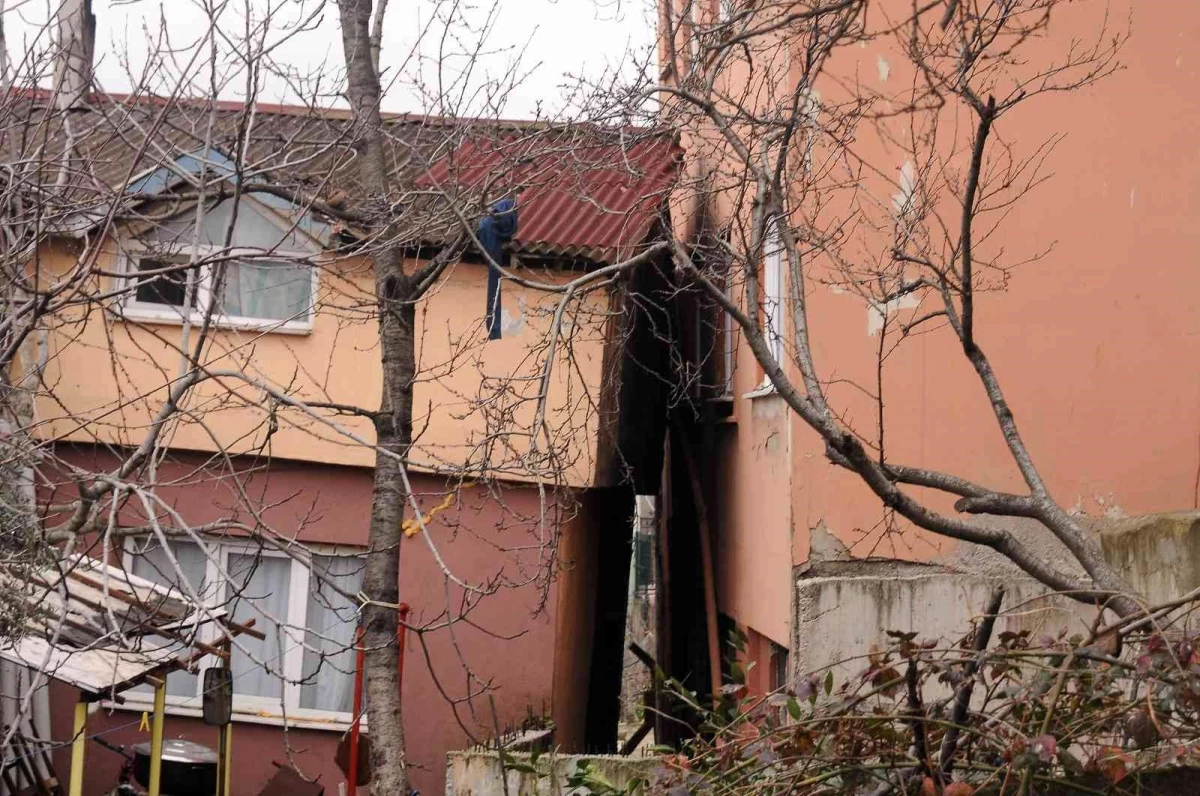 Yalova\'da deprem olmadan evler yıkılıyor