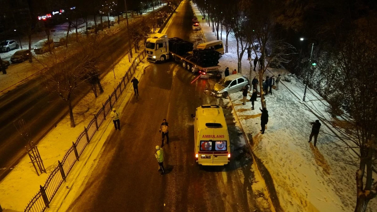 Yozgat\'ta yollar buz pistine döndü, 15 araç birbirine girdi, o anlar anbean kaydedildi
