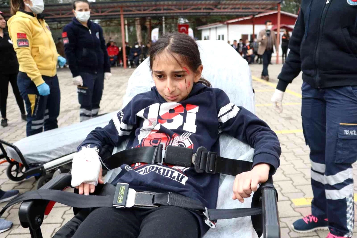 Adana\'daki okullarda "Deprem anı ve tahliye tatbikatı" gerçekleştirildi