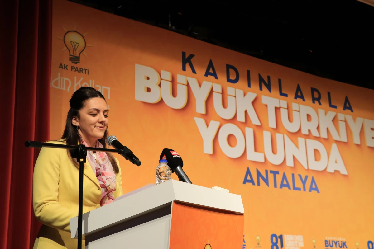 AK Parti Kadın Kolları Genel Başkan Yardımcısı Nilgün Ök, Antalya\'da kadınlarla buluştu Açıklaması
