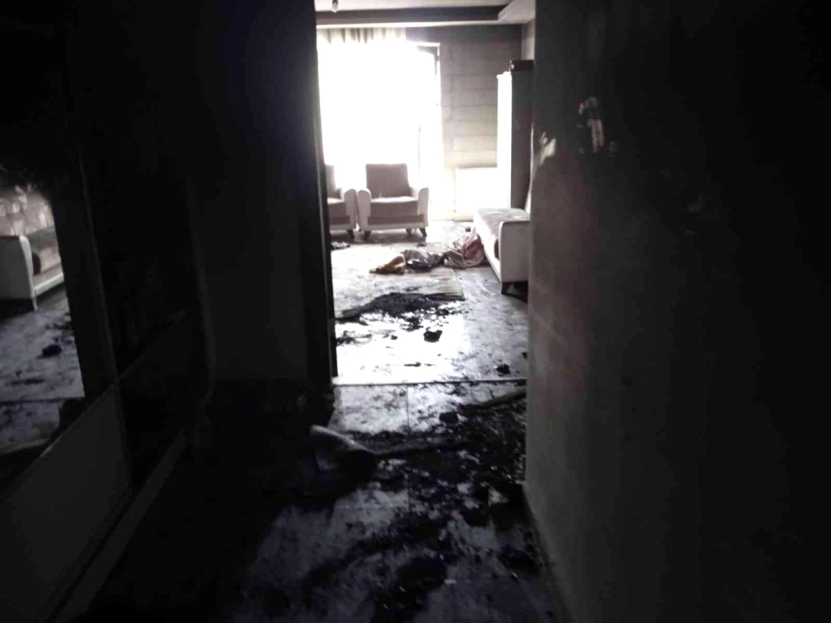 Ankara\'da karısının kendisini terk etmesine sinirlenen koca evini yaktı