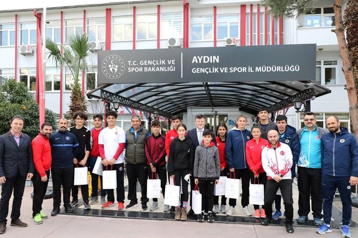 Aydın Gençlik ve Spor İl Müdürü Fillikçioğlu başarılı sporcuları ağırladı
