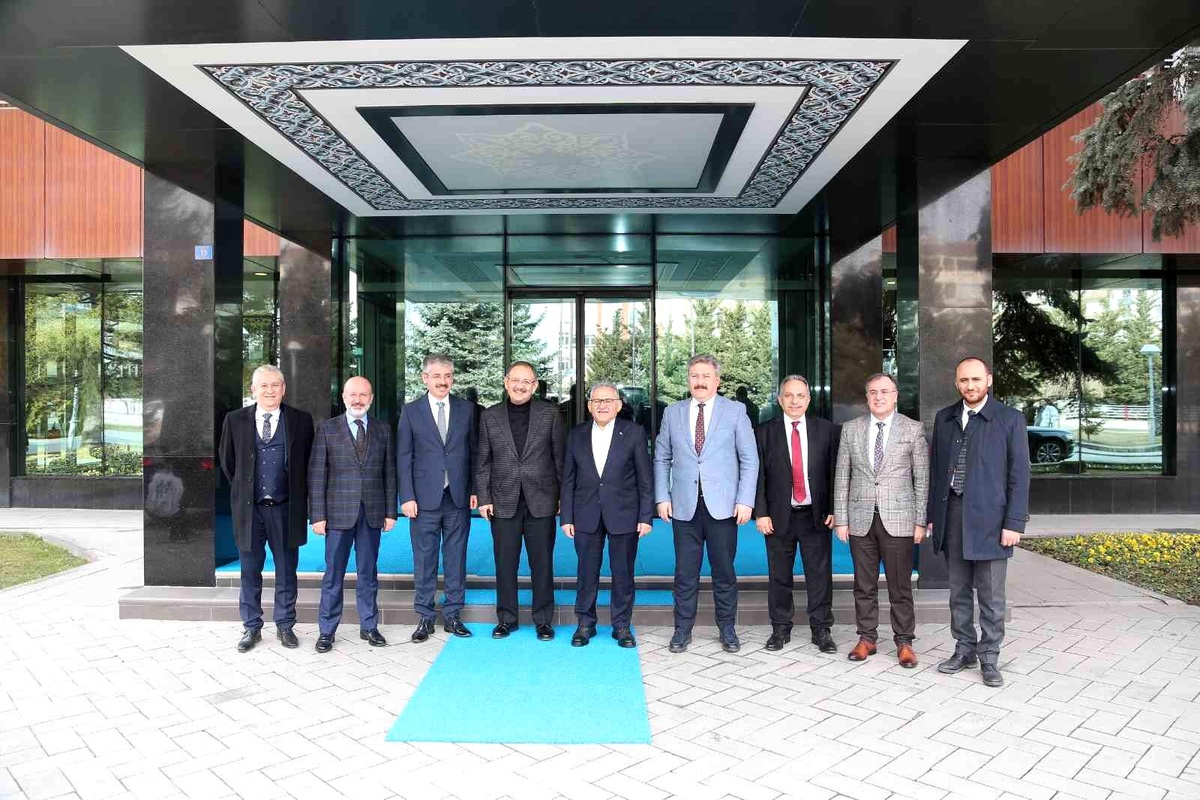 Büyükşehir\'de \'istişare\' zirvesi