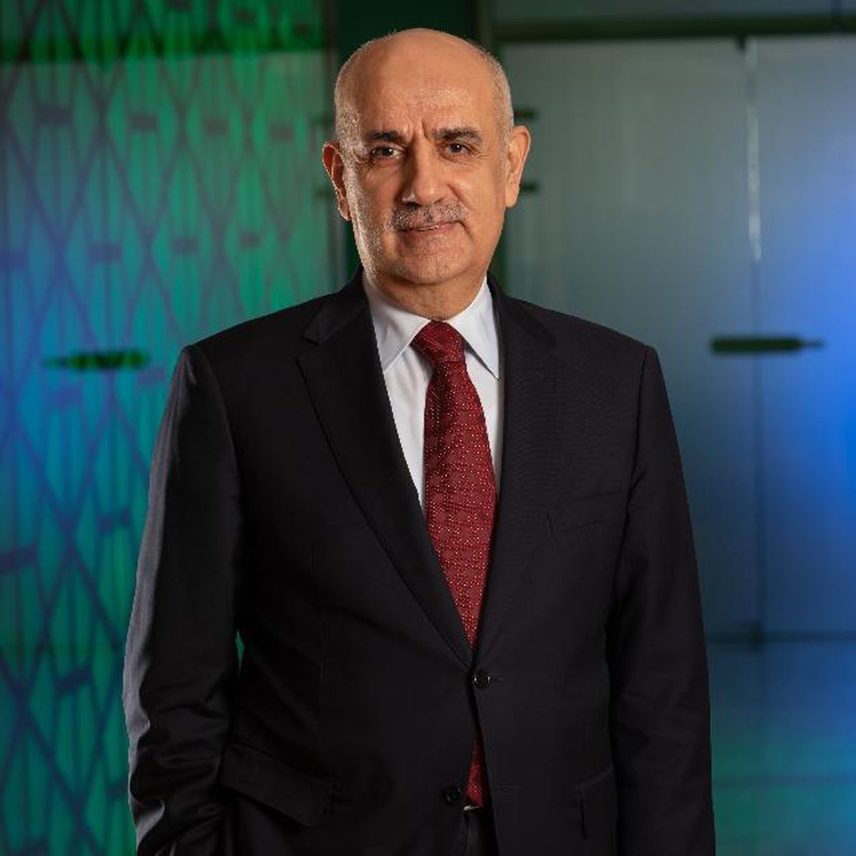 Cumhurbaşkanı Kararı ile görevden af talebi kabul edilen Bekir Pakdemirli'den boşalan Tarım ve Orman Bakanlığına Vahit Kirişci atandı.