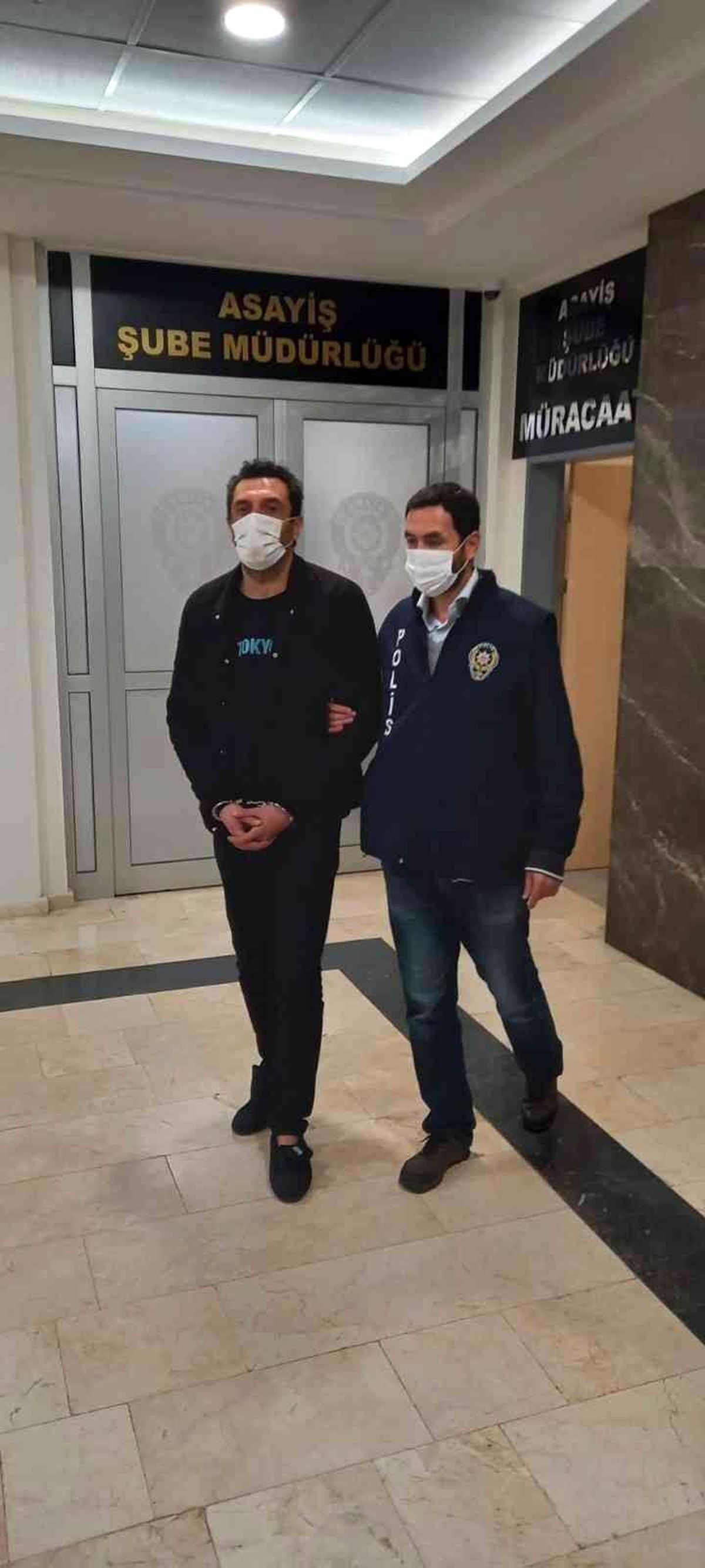 Değeri düşük yabancı para ile iki işyerini dolandırdı, yakayı ele verdi