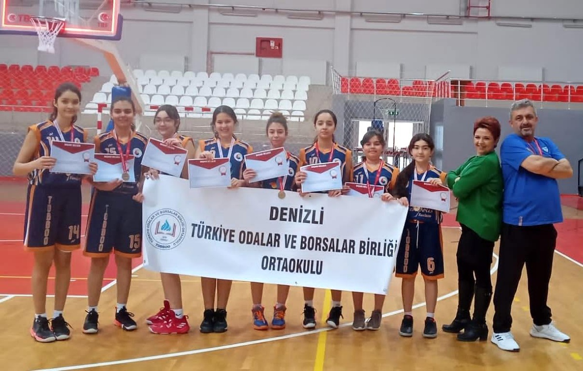 Denizli TOBB Ortaokulu\'nun kızları potada yarı finale yükseldi
