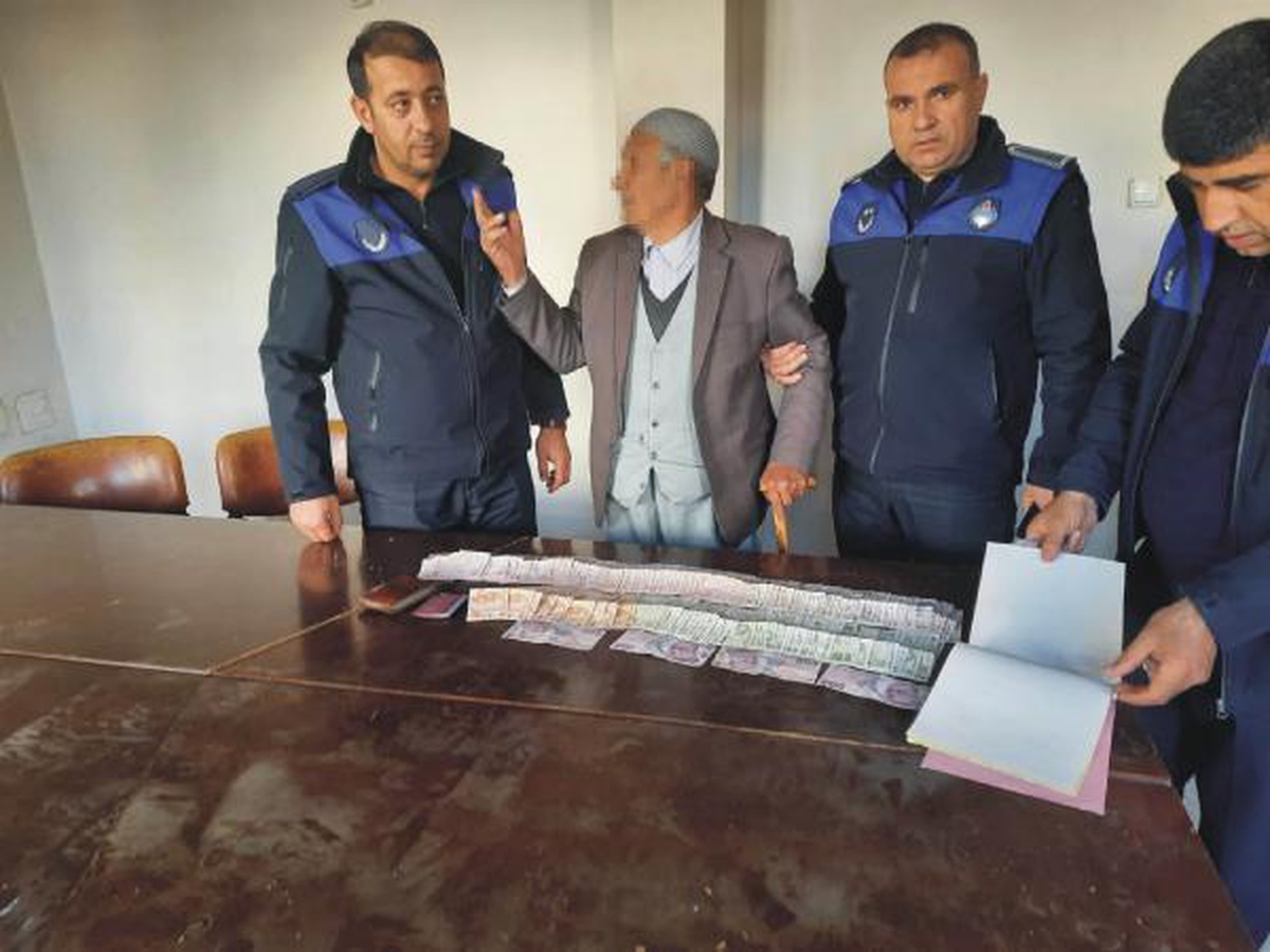 Dilencilik yapan kişinin üzerinden 3 bin 745 TL çıktı