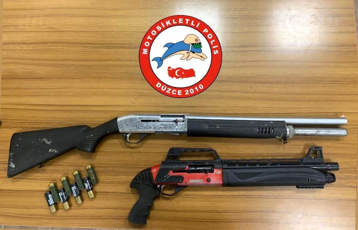 Düzce\'de polis 6 ruhsatsız silah ele geçirdi