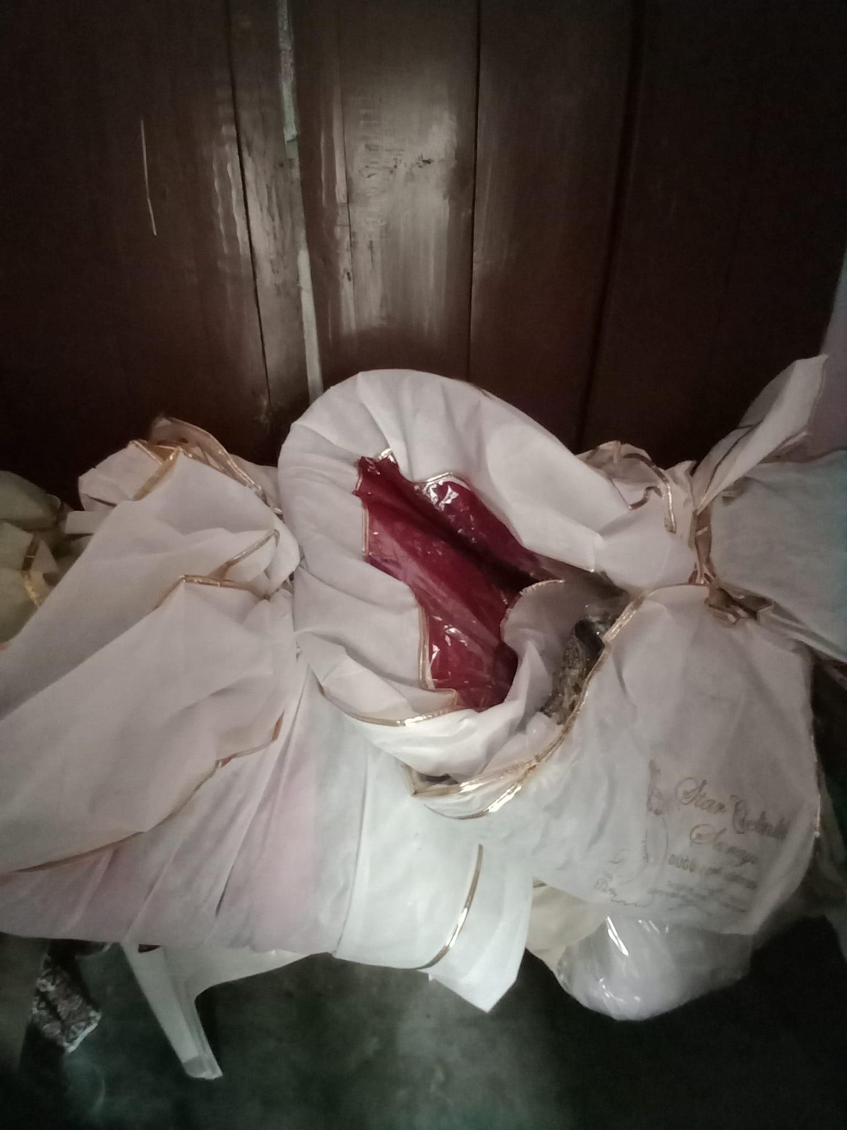 Hatay\'da iş yerinden 30 gelinlik çalan zanlı tutuklandı