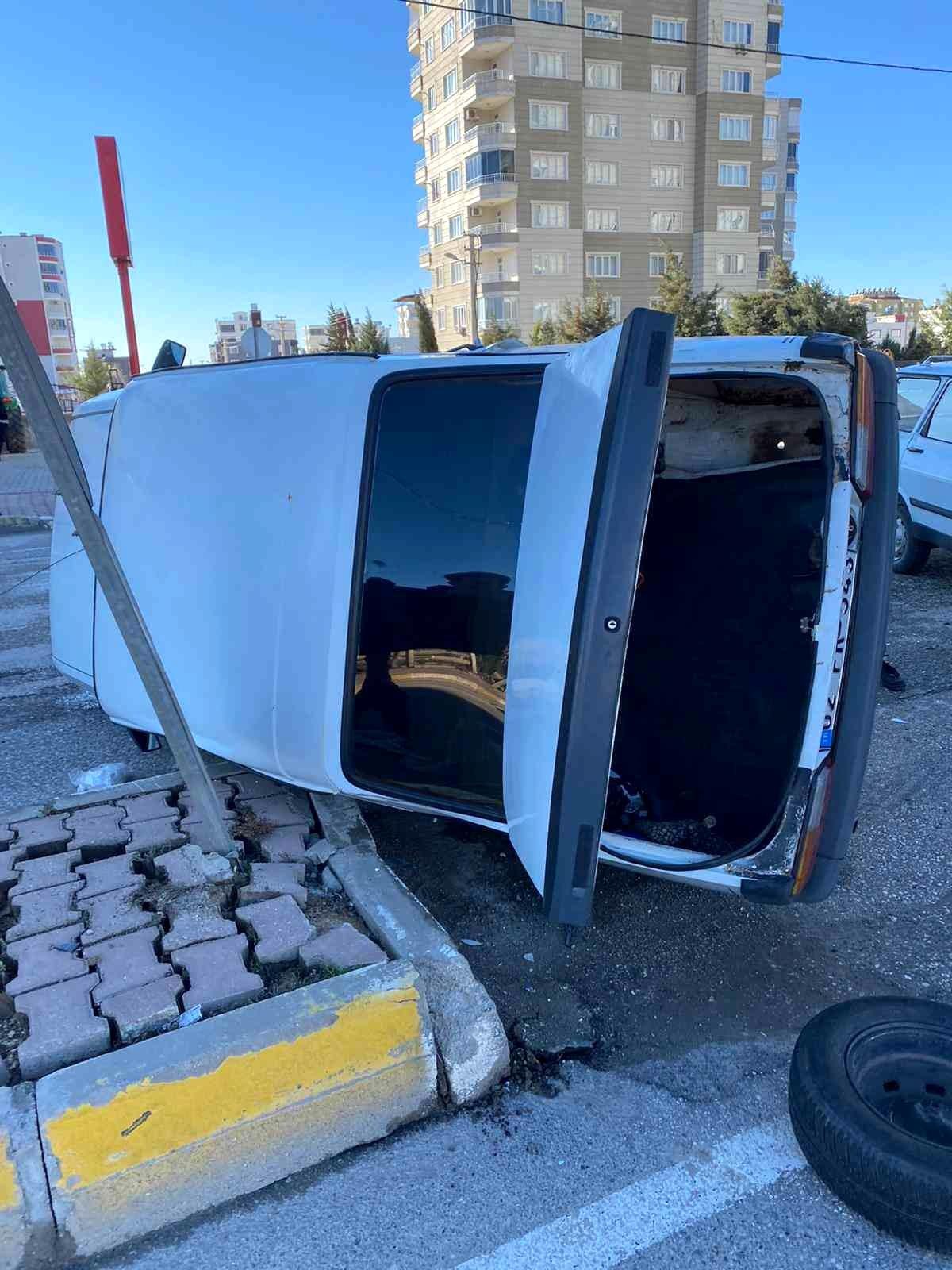 İki otomobil çarpıştı: 1 yaralı