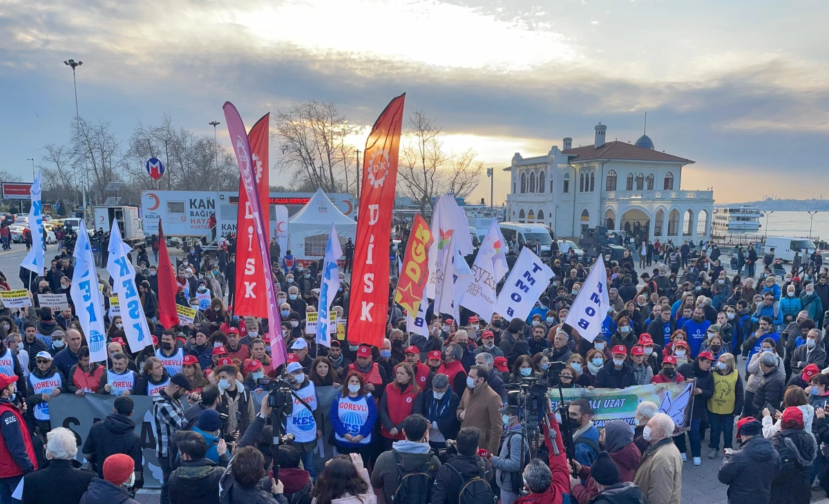 Kadıköy\'de savaş karşıtı eylem düzenlendi