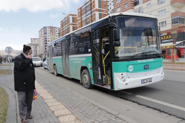 Kayseri'de otobüsün çarptığı yaya yaralandı
