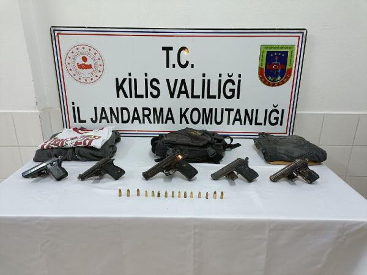 Kilis\'te gümrük kaçağı 5 tabanca ele geçirildi