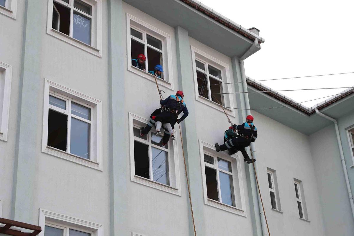 Bağcılar\'da 7,2\'lik deprem tatbikatı yapıldı