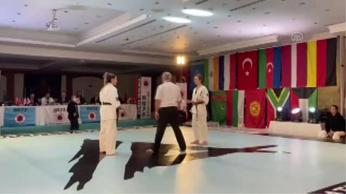 Milli wushucu Beyzanur Karakaya dünya şampiyonu oldu