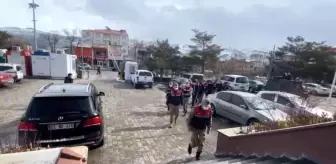 Muradiye'de göçmen kaçakçılığı yapan 5 kişi tutuklandı