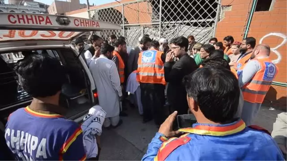 Pakistan'da Şiilere ait camiye düzenlenen bombalı saldırıda 45 kişi öldü