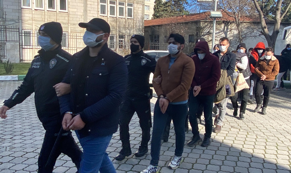 Son dakika! Samsun merkezli yasa dışı bahis operasyonunda yakalanan 20 zanlıdan 2\'si tutuklandı