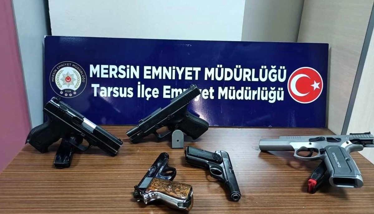 Tarsus\'taki uygulamalarda 11 ruhsatsız tabanca ele geçirildi
