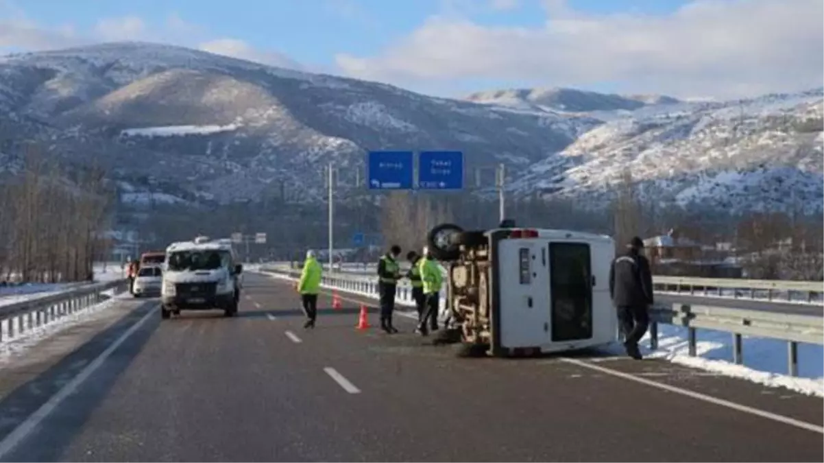 Tokat\'ta askerleri taşıyan servis aracı kaza yaptı: 1 şehit, 3 yaralı