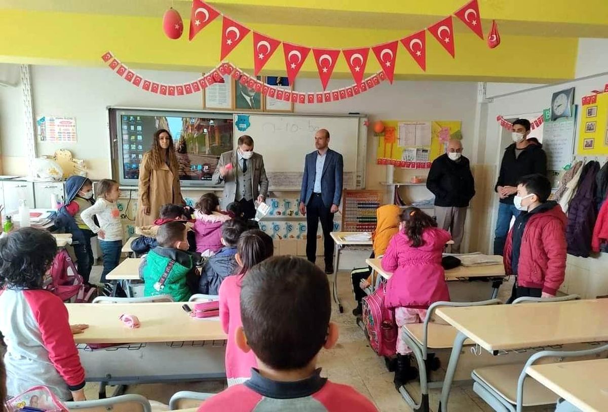 Tomarza\'da öğretmen ve öğrencilere afet farkındalık eğitimi verildi