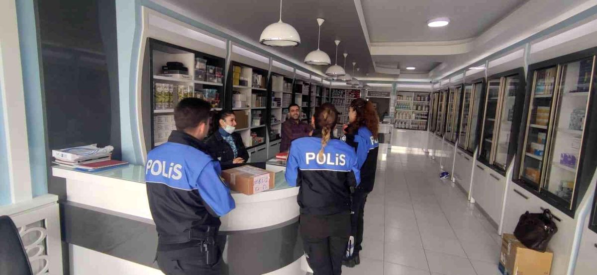 Van\'da polis, öğrenci ve vatandaşları çeşitli konularda bilgilendir
